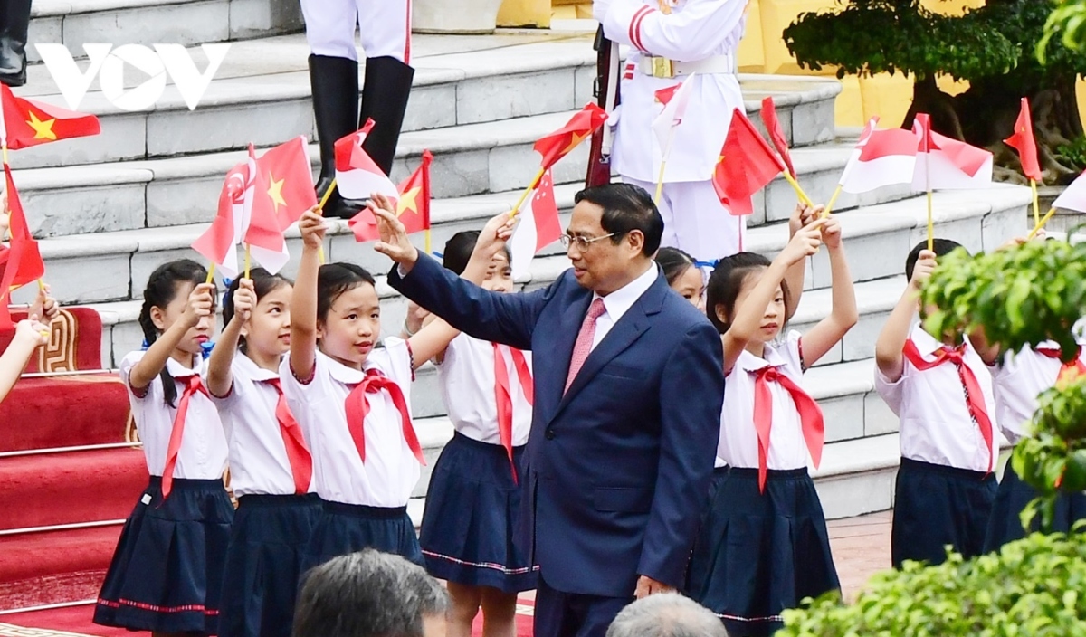 Sáng 28/8 tại Phủ Chủ tịch, Thủ tướng Chính phủ Phạm Minh Chính chủ trì lễ đón chính thức Thủ tướng Cộng hòa Singapore Lý Hiển Long cùng đoàn đại biểu cấp cao Singapore sang thăm và làm việc tại Việt Nam từ ngày 27/8 đến 29/8. (Ảnh: Trọng Phú)