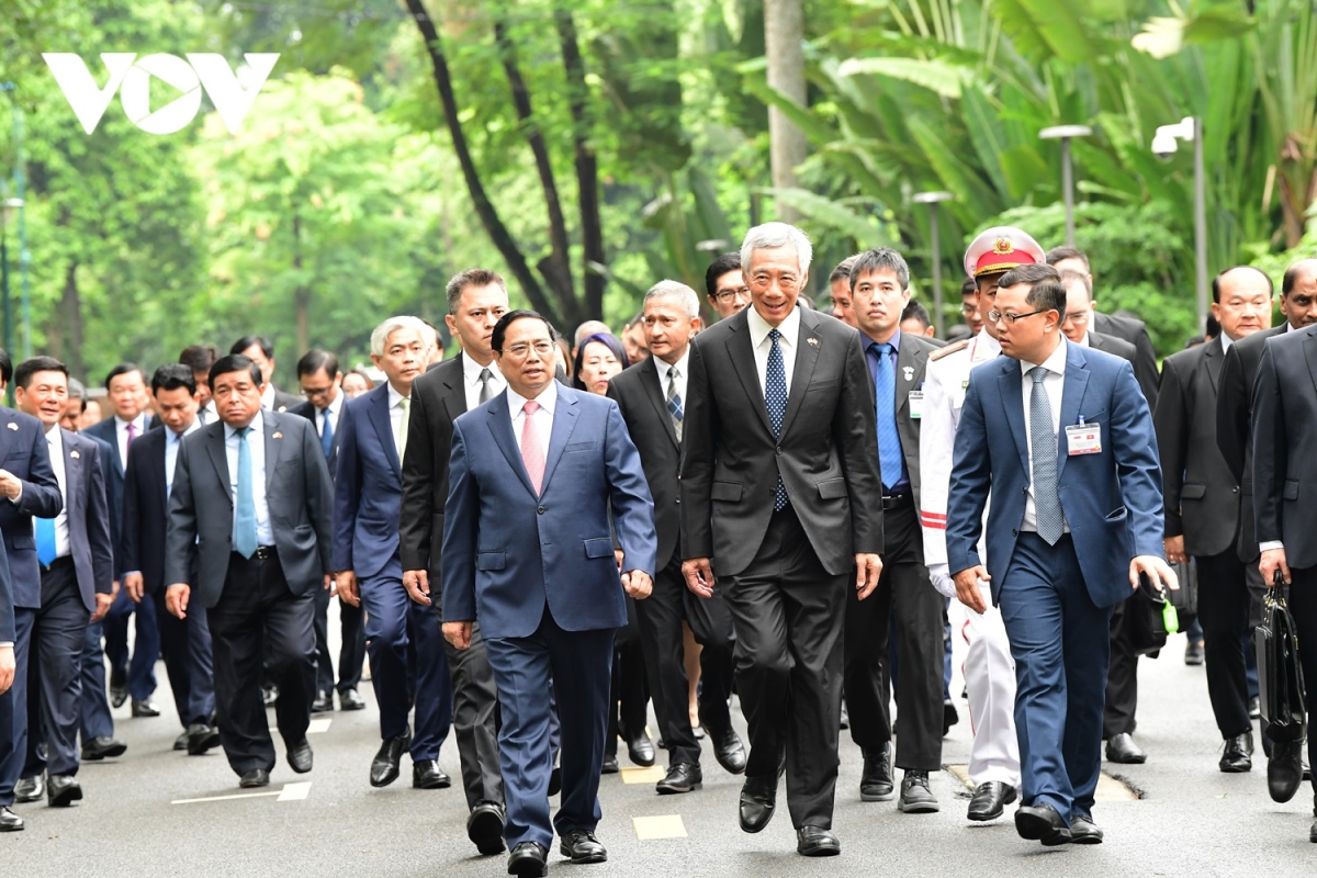 Chuyến thăm nằm trong loạt sự kiện mà Việt Nam và Singapore tổ chức nhân kỷ niệm 50 năm thiết lập quan hệ ngoại giao và 10 năm quan hệ Đối tác Chiến lược giữa Việt Nam và Singapore, sau chuyến thăm của Thủ tướng Phạm Minh Chính tới Singapore vào tháng 2/2023.