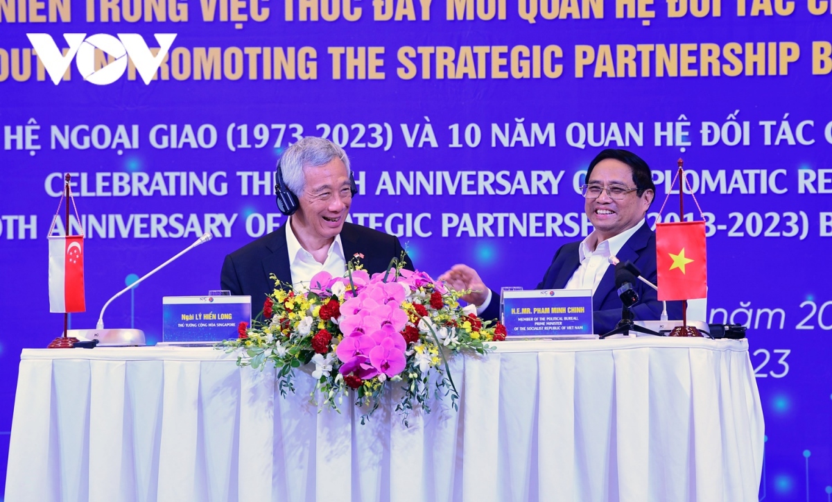 Thủ tướng Phạm Minh Chính bày tỏ sự đồng tình với ý kiến của Thủ tướng Lý Hiển Long. Đồng thời, Thủ tướng cũng có những chia sẻ cởi mở với các nhà lãnh đạo trẻ: "Thế hệ trẻ phải dám làm những việc khó. Khi thấy điều kiện thuận lợi thì không nên chủ quan, khi thấy hoàn cảnh khó khăn thì không nên nản chí".
