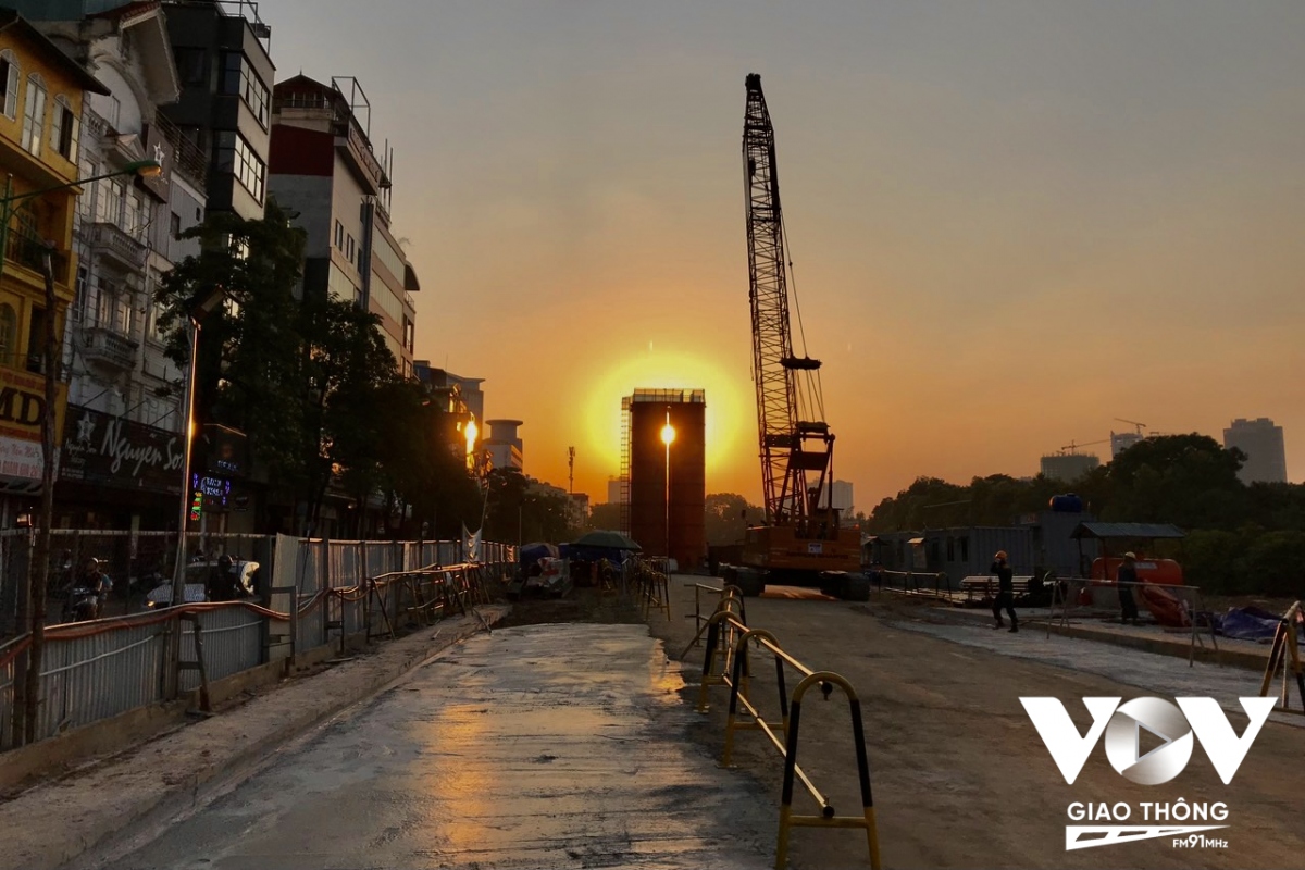 Công trường thi công dự án đầu tư xây dựng tuyến đường sắt đô thị Nhổn - ga Hà Nội. Ảnh: Lê Huy