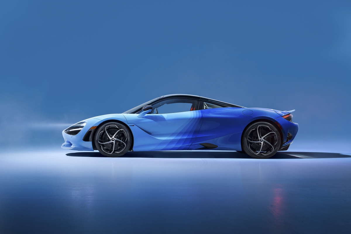 Chủ đề quang phổ được McLaren mang đến qua ba biến thể - Spectrum Blue (quang phổ xanh dương), Spectrum Grey (quang phổ xám) và Spectrum Orange (quang phổ cam) – với các màu sắc có thể kết hợp và tương thích với những tùy chọn cá nhân hóa khác ở MSO, bao gồm những đường viền trang trí da trong nhiều màu sắc khác nhau, biển trang trí có khắc dấu thể hiện tính bespoke và các huy hiệu MSO mang sắc màu quang phổ được sơn bằng tay ở vị trí ngưỡng cửa xe làm từ chất liệu carbon nay đã mở rộng hơn.