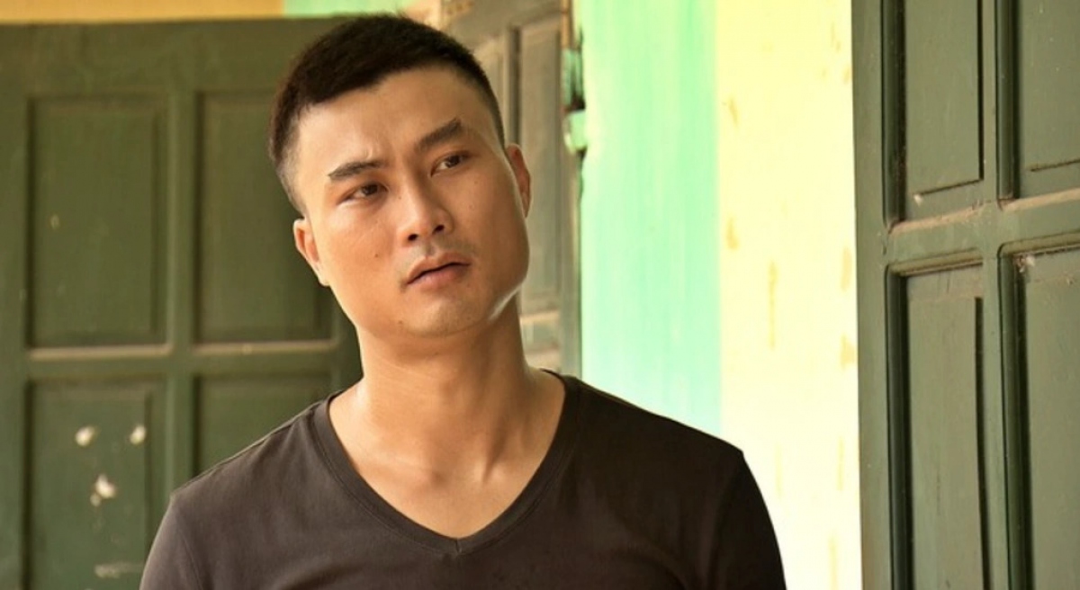 Hiếu của "Phố trong làng" là giang hồ đã hoàn lương (Ảnh: Chụp màn hình).