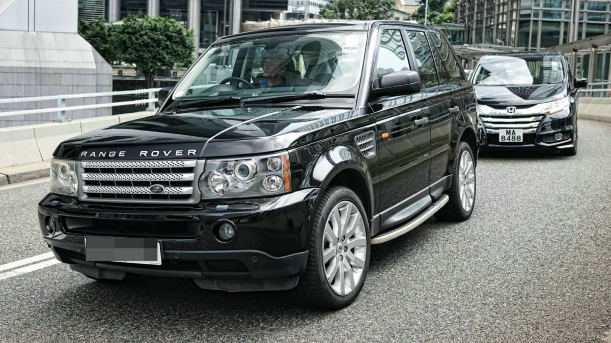 Chiếc SUV Range Rover Sports 15 tuổi của Lương Triều Vỹ