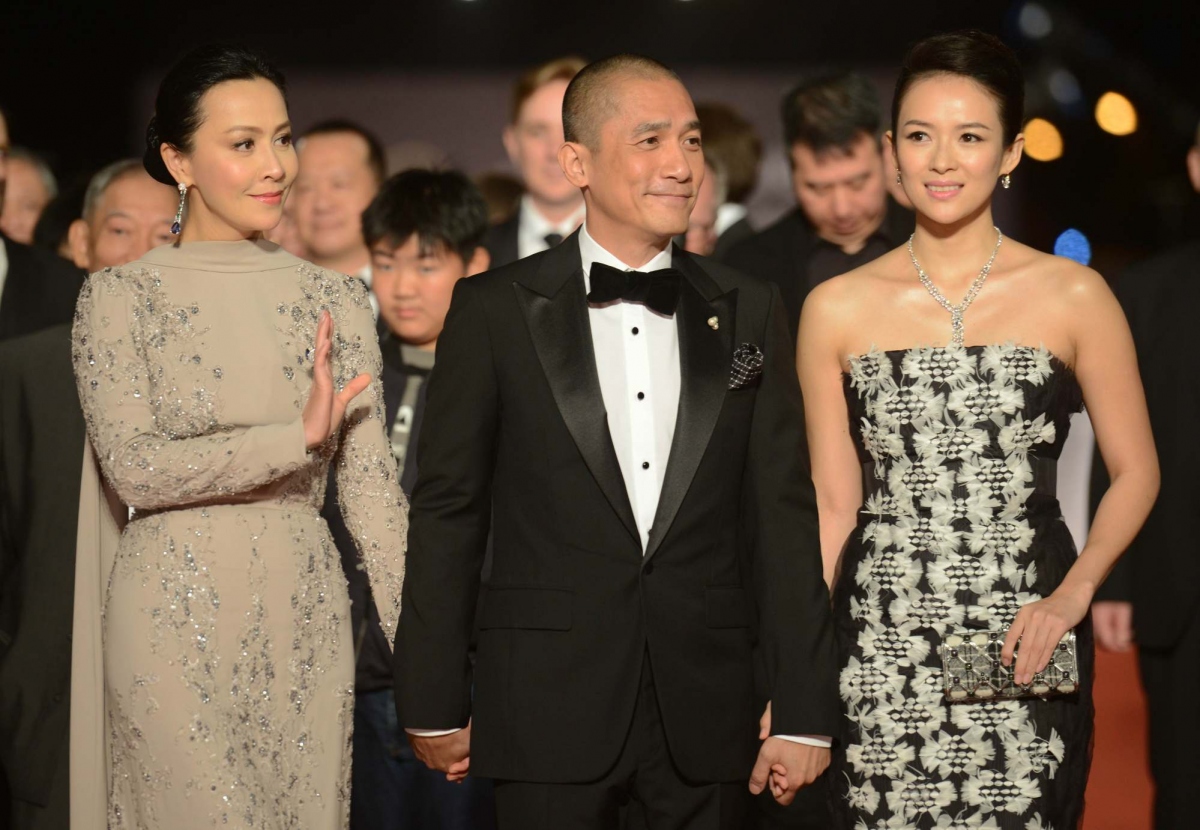 Lưu Gia Linh, Lương Triều Vỹ và Chương Tử Di tại lễ trao giải Kim Mã Điện ảnh ở Đài Bắc, vào tháng 11/2013. Ảnh: AFP