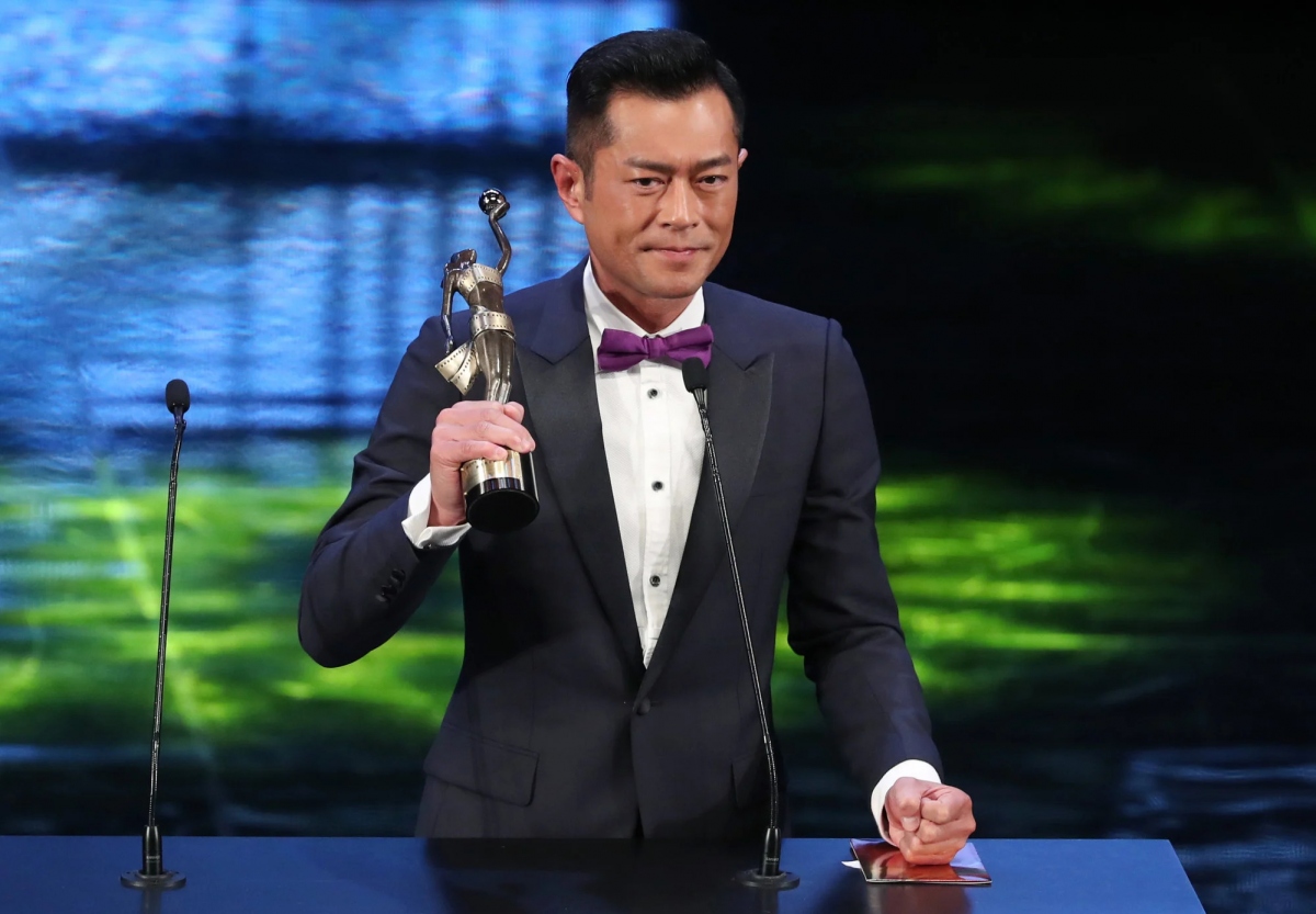 Cổ Thiên Lạc nhận giải Nam diễn viên chính xuất sắc nhất cho vai diễn trong phim “Nghịch lý” tại Giải thưởng Điện ảnh Hong Kong lần thứ 37, năm 2018. Ảnh: KY Cheng