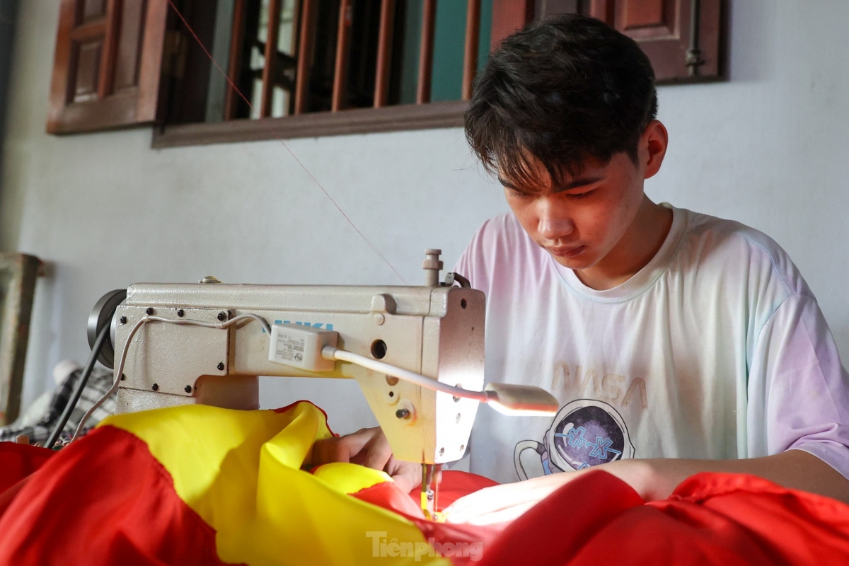 Since then, millions of flags produced by the craftsmen of Tu Van village have been shipped to localities nationwide to mark important national celebrations.
