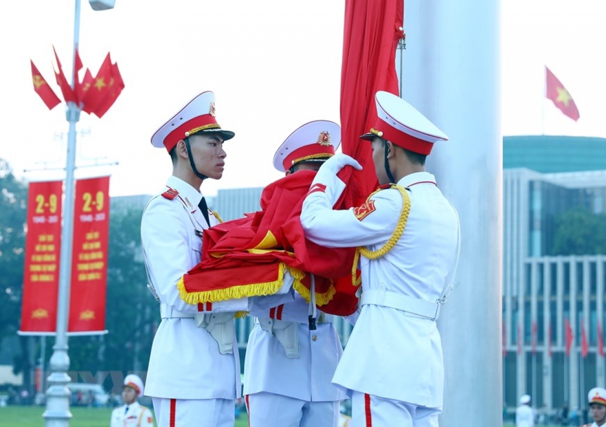 Soldiers prepare for the ceremony.