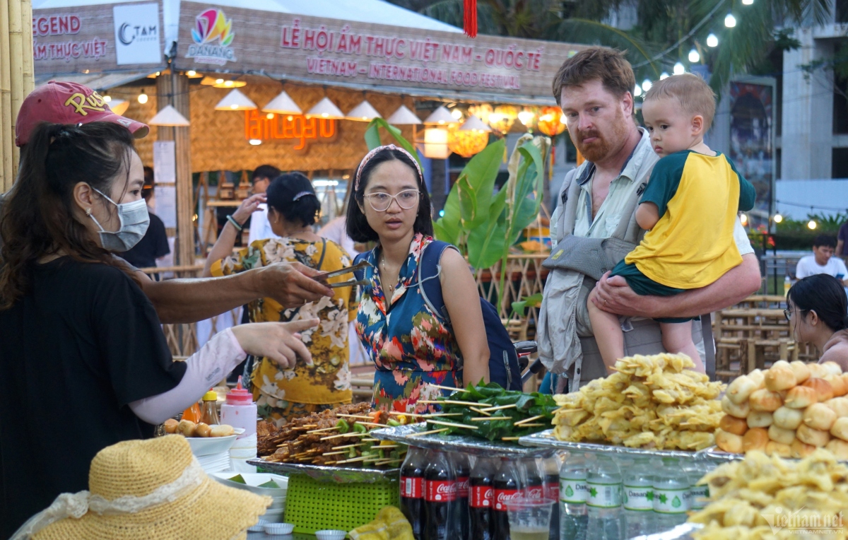 The Enjoy Da Nang Summer Festival 2023 entitled “Wow Da Nang” features a wide range of fascinating activities and programmes for guests to enjoy at the East Sea Park, with the event also being held on some local tourist beaches.