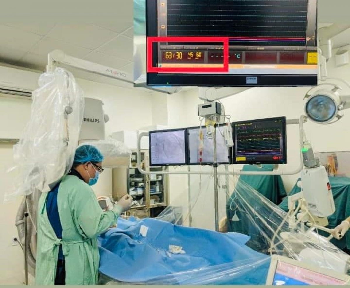 Giải quyết mâu thuẫn bằng dao, 2 người đàn ông nhập viện.