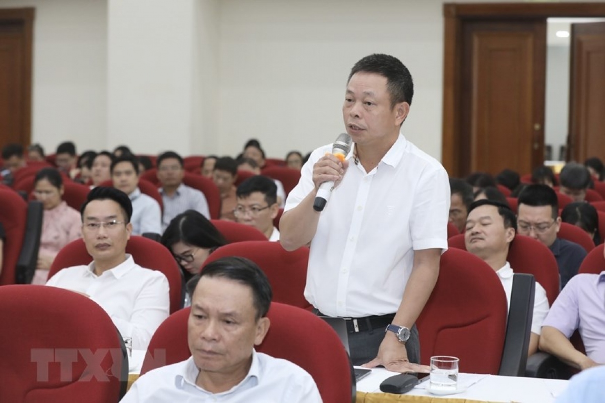 Phó Tổng biên tập báo Tiền Phong Phùng Công Sưởng đặt câu hỏi về chuyên đề “Công tác chuẩn bị, triển khai năm học mới".