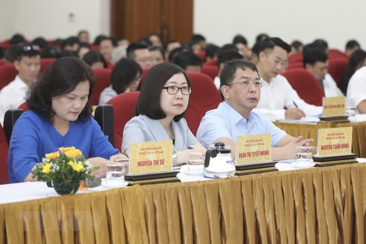 Các đại biểu tham dự buổi giao ban.