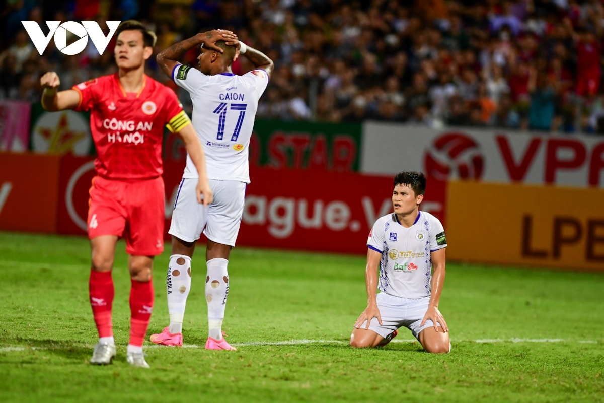 Hà Nội FC rơi vào thế khó sau trận thua CLB Công an Hà Nội 1-2. (Ảnh: Dương Thuật)