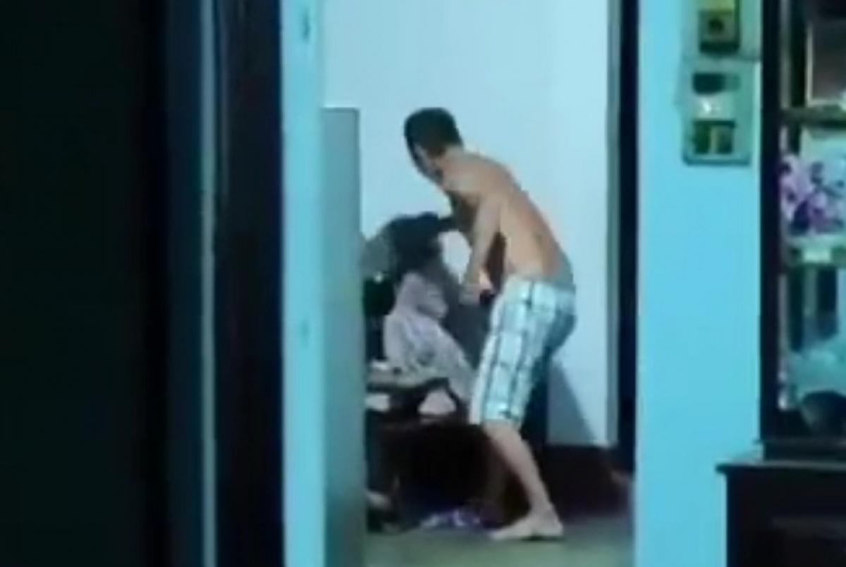 Người đàn ông đã dùng tay, dép nhựa đánh vào đầu, người của mẹ mình làm cụ bà 81 tuổi bị thương.