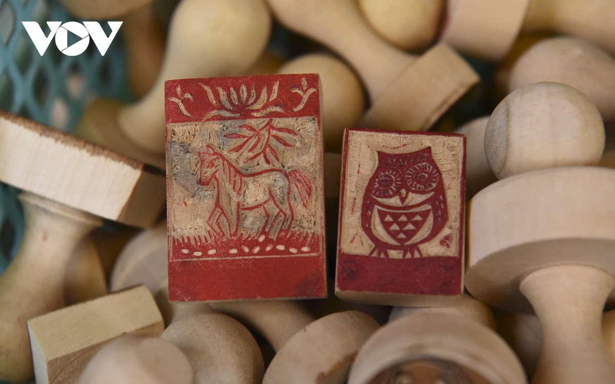 A stamp from Toan's shop usually costs VND70,000, equal to US$2.90, regardless of the number of details or length of words.