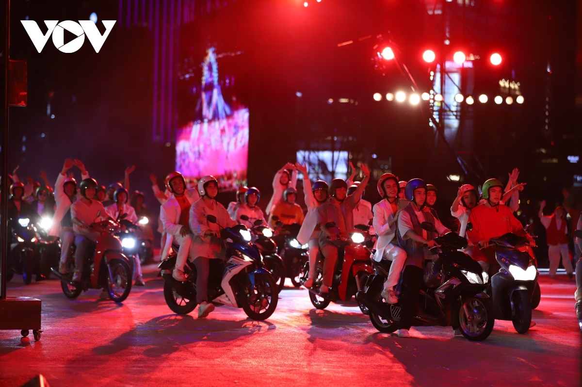 A total of 700 performers bring an impressive performance for audiences to enjoy.