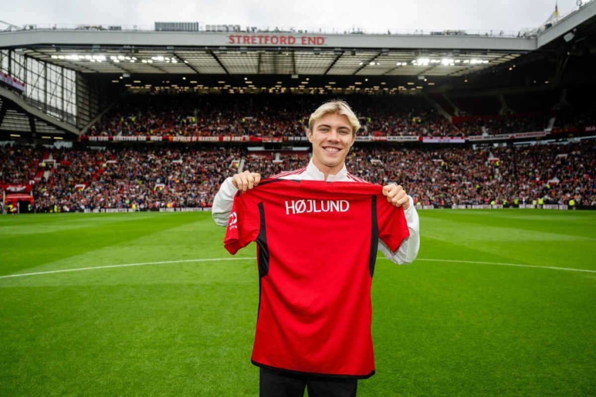 Rasmus Hojlund cập bến MU chứ không phải Harry Kane hay Victor Osimhen (Ảnh: Getty)