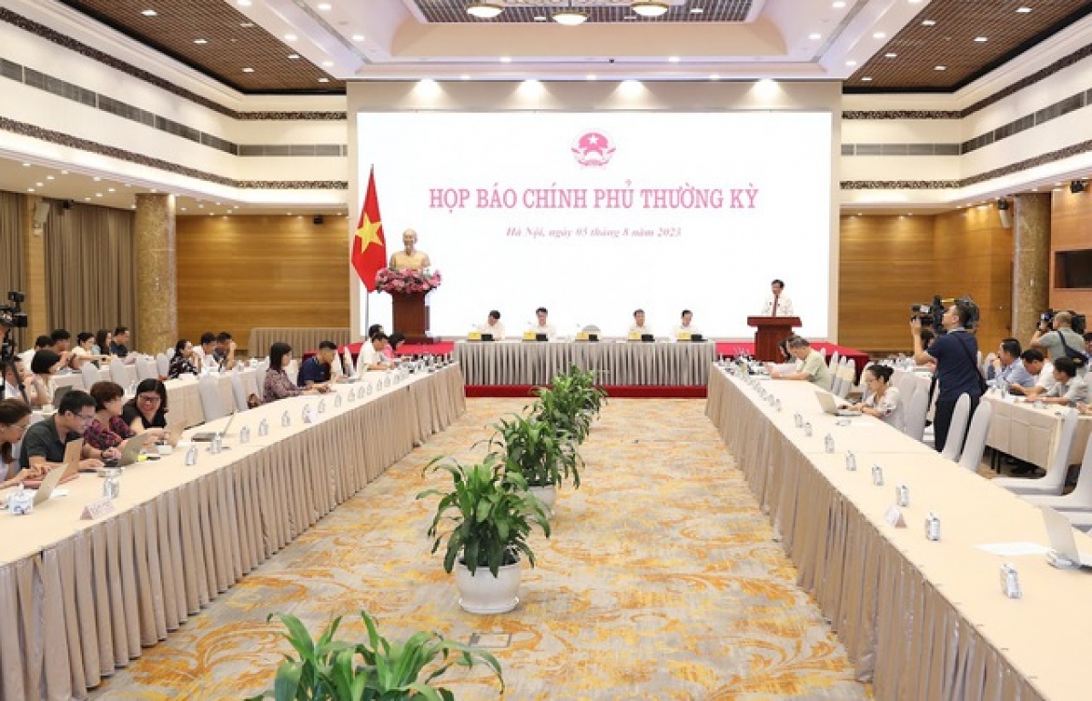 Họp báo Chính phủ thường kỳ tháng 7 được tổ chức tại Hà Nội ngày 5/8/2023 dưới sự chủ trì của Bộ trưởng, Chủ nhiệm Văn phòng Chính phủ Trần Văn Sơn, Người phát ngôn của Chính phủ (Ảnh: VGP)