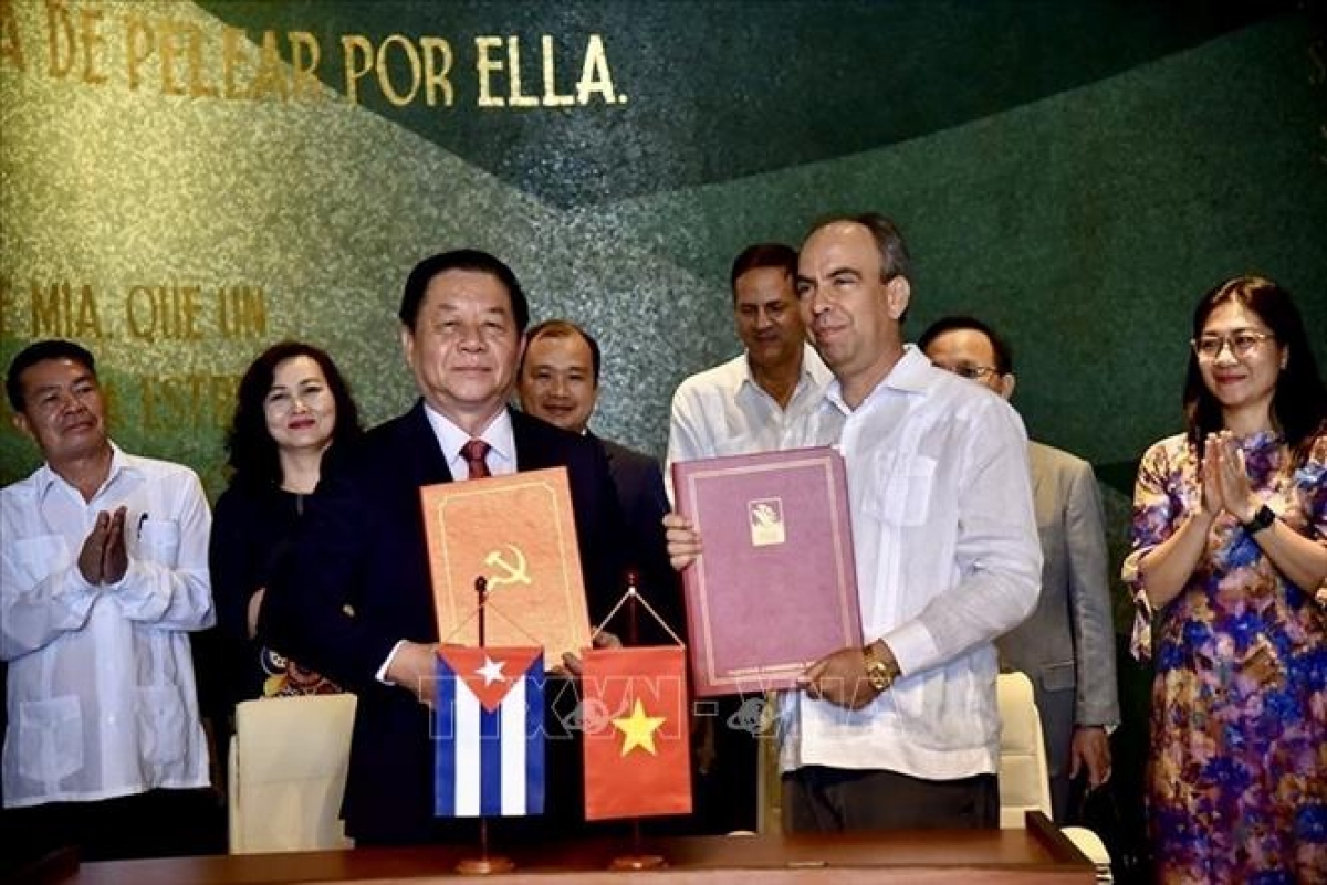 Hai bên ký Thỏa thuận đẩy mạnh hợp tác giữa Ban Tuyên giáo Trung ương và Ban Tư tưởng Trung ương Đảng Cộng sản Cuba.