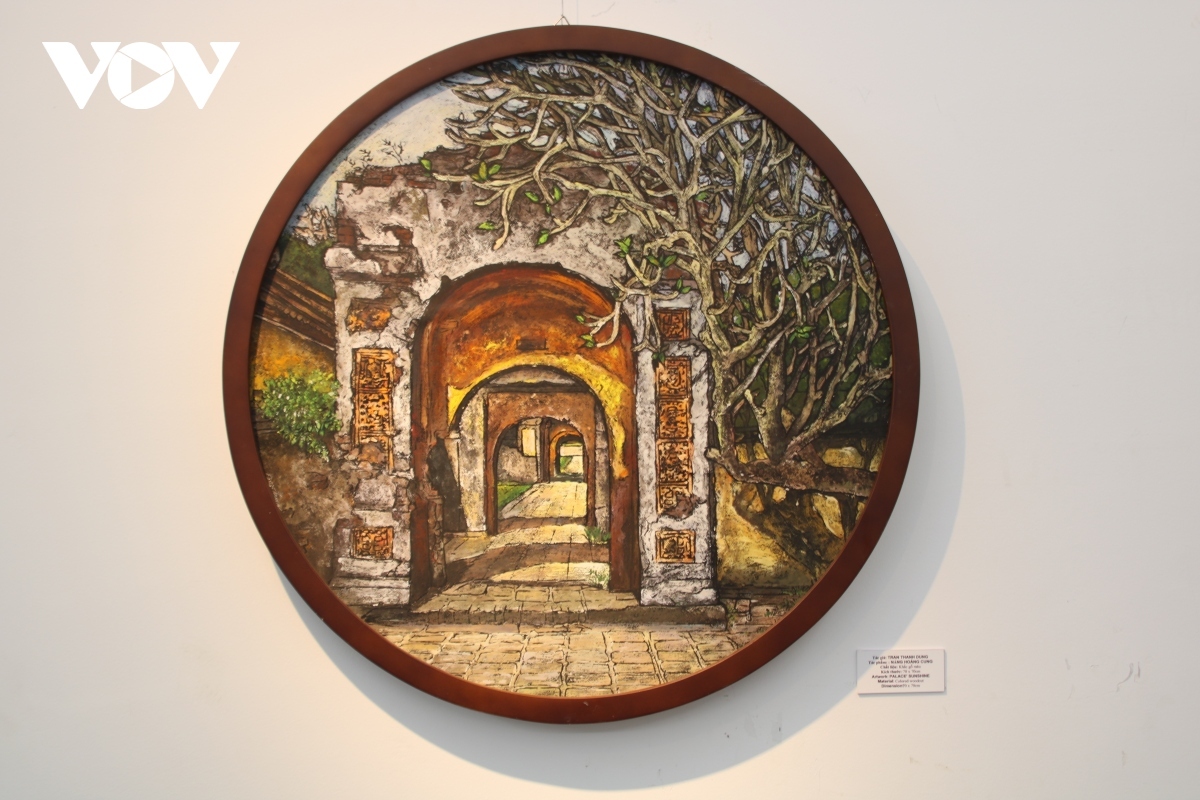 A wood carving piece is created by artist Tran Thanh Dung.