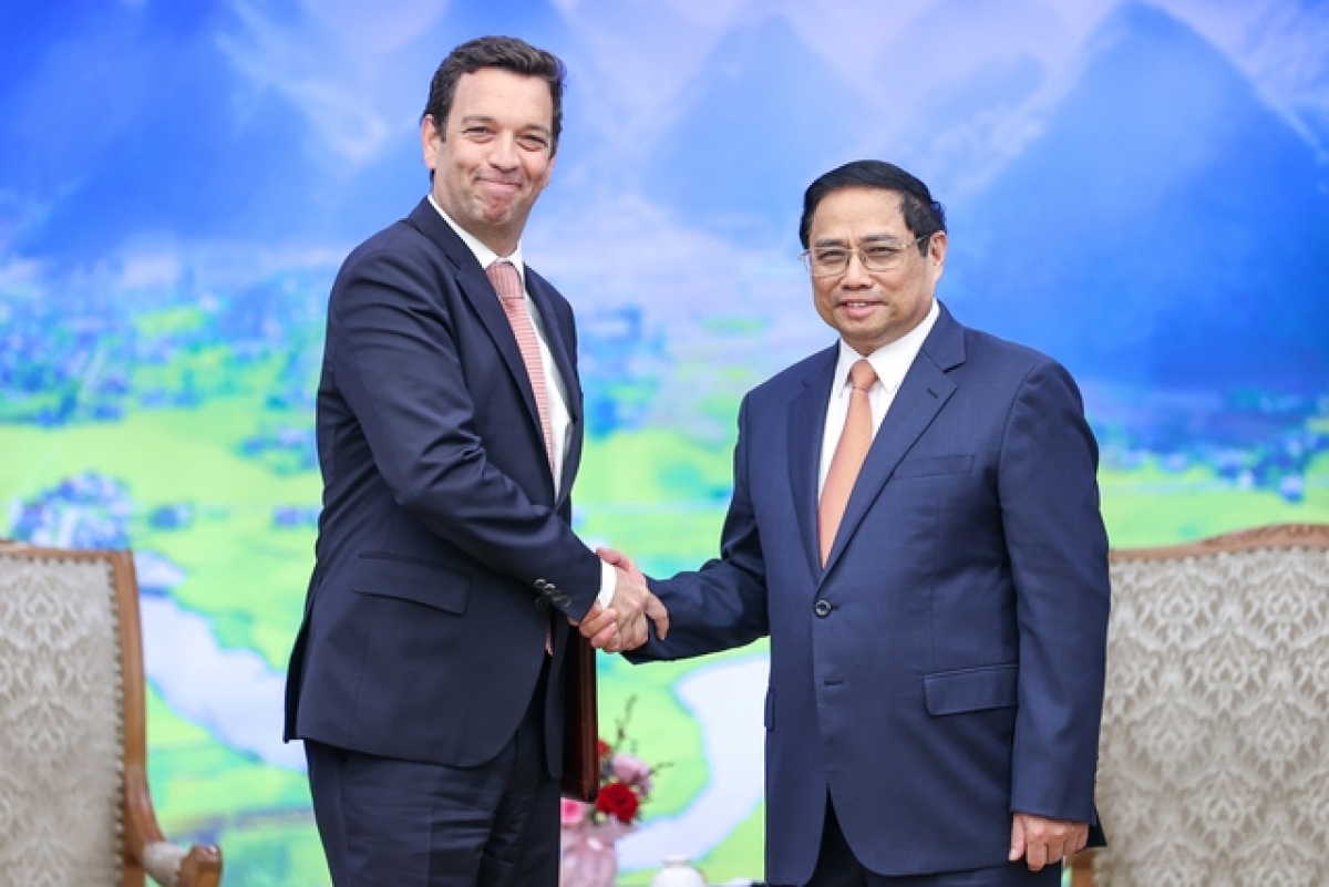 Thủ tướng Phạm Minh Chính tiếp ông Robert Ford, Chủ tịch Hội đồng quản trị kiêm Tổng giám đốc Tập đoàn Abbott, Hoa Kỳ - Ảnh: VGP/Nhật Bắc