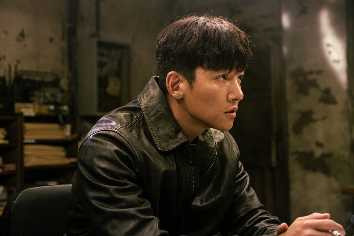Trong "The Worst Of Evil", Ji Chang Wook sẽ vào vai cảnh sát cảnh sát Kang Joon Mo để thực hiện một nhiệm vụ bí mật, nhằm trấn áp một đường dây ma túy lớn.