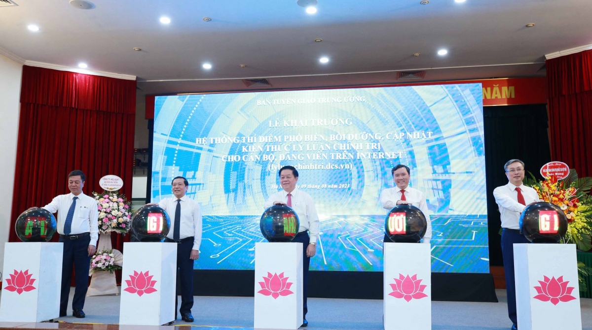 Nhấn nút khai trương hệ thống