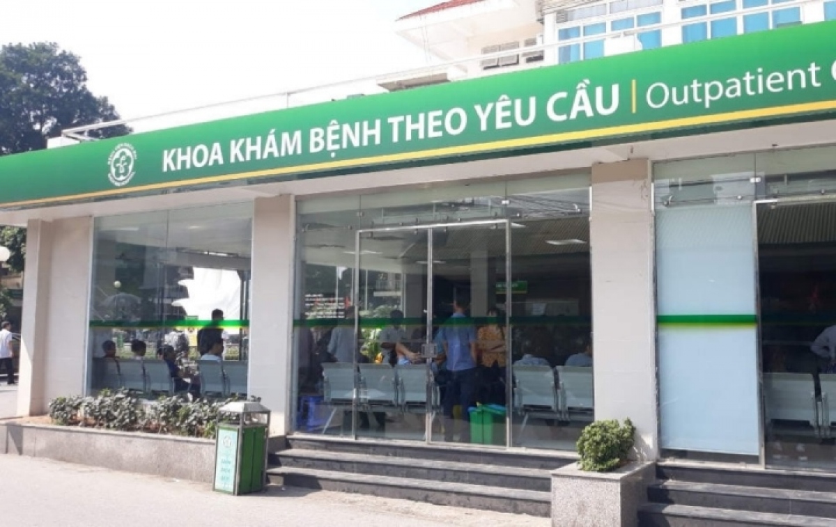 Các bệnh viện công đồng loạt điều chỉnh giá dịch vụ khám chữa bệnh theo yêu cầu. (Ảnh minh hoạ)