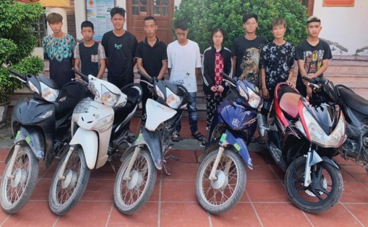 Nhóm của Nguyễn Hà Chiến sau khi bị bắt. (Ảnh: Công an cung cấp)