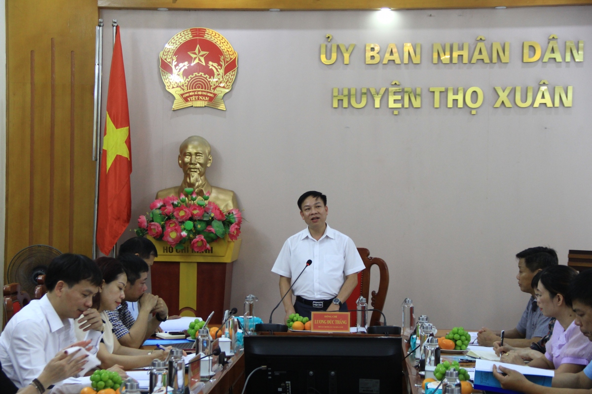 Đoàn làm việc với UBND huyện Thọ Xuân và xã Xuân Hoà. Ảnh: N.L.