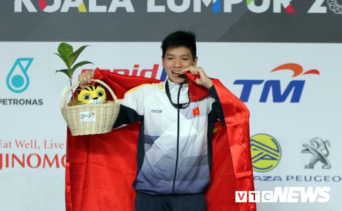 Nguyen Huu Kim Son wins gold medal at the 29th SEA Games (Photo: VTCNews)
