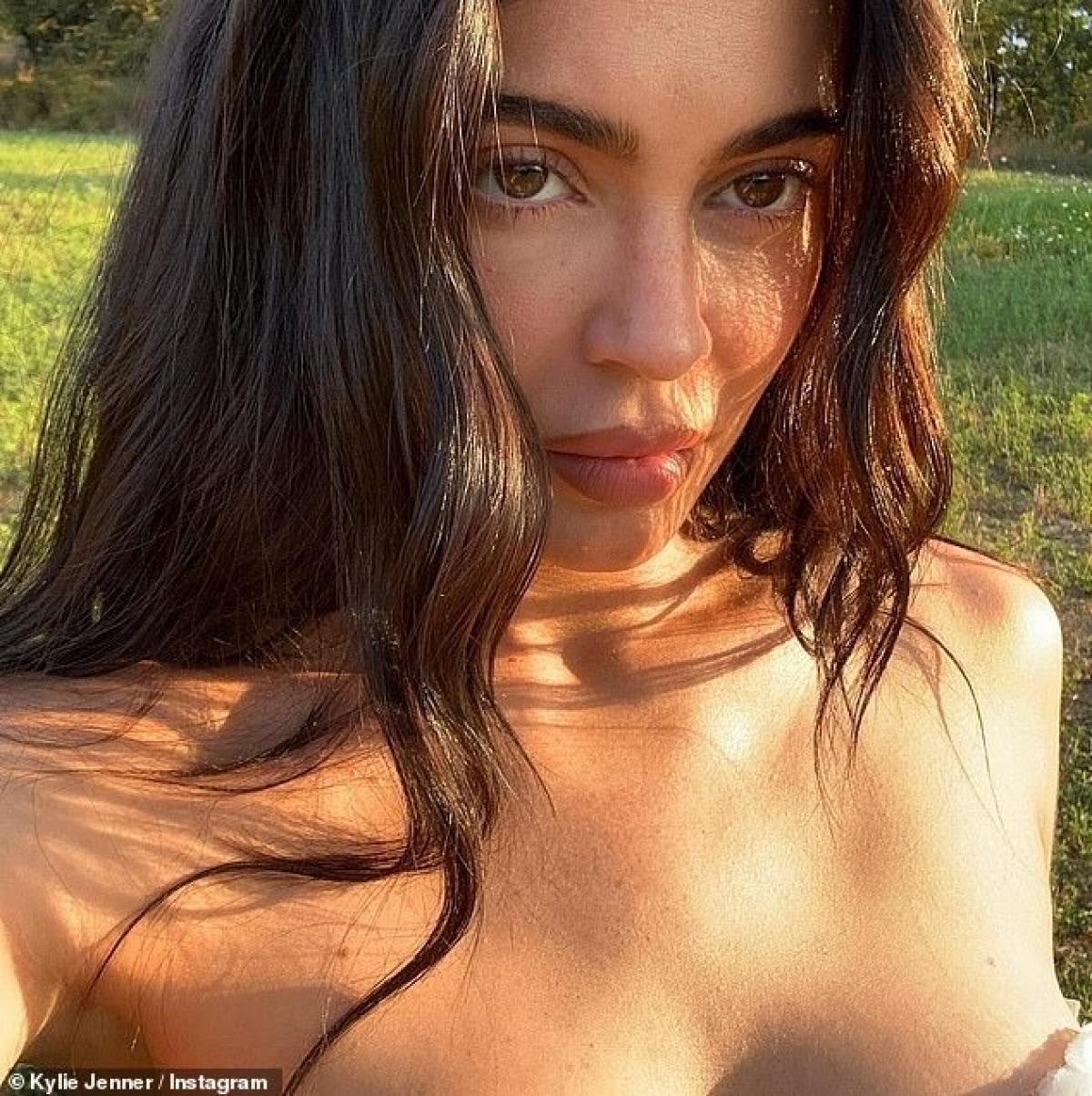 Thời gian gần đây, chuyện tình ngôi sao "The Kardashians" và nam diễn viên Timothée Chalamet được khán giả đặc biệt quan tâm. Tuy nhiên đến nay, cả hai vẫn chưa lên tiếng về mối quan hệ gây bàn tán.