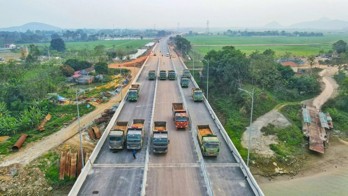 Thực hiện phân kỳ đầu tư đường cao tốc vẫn có thể thực hiện trong thời gian tới nhưng cần phải dựa trên đánh giá hiệu quả dự án một cách tổng thể