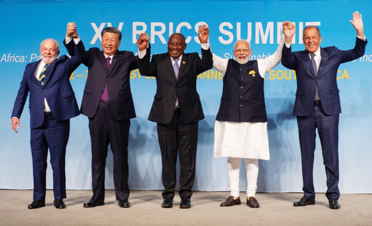 Tổng thống Lula da Silva, Chủ tịch Tập Cận Bình, Tổng thống Cyril Ramaphosa, Thủ tướng Narendra Modi và Ngoại trưởng Sergei Lavrov tại hội nghị thượng đỉnh BRICS. Ảnh: Reuters