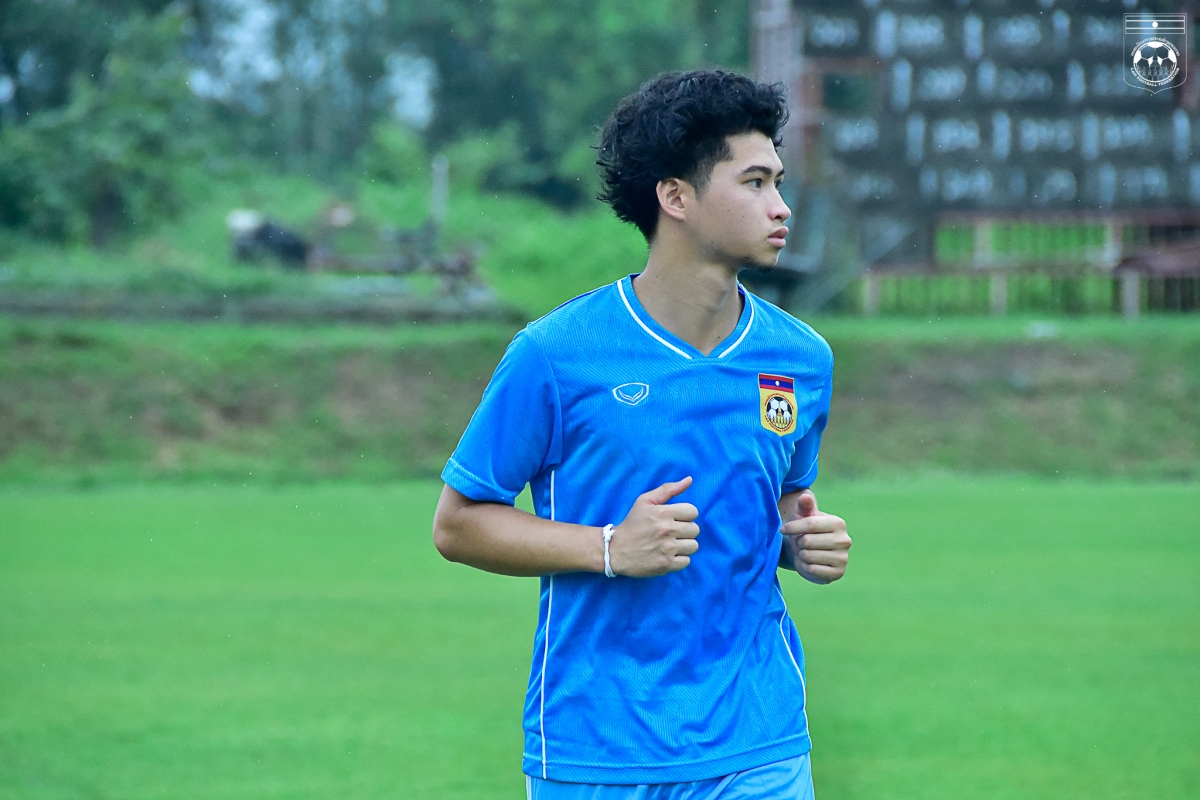 Victor Ngovinassack trong buổi tập của U23 Lào. (Ảnh: LFF). 