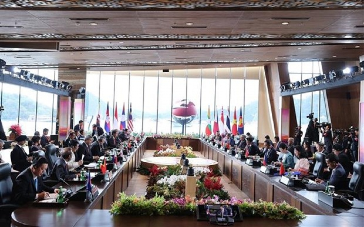 Phiên Đối thoại giữa các lãnh đạo ASEAN và Nhóm công tác cấp cao về Tầm nhìn Cộng đồng ASEAN sau 2025, tại Labuan Bajo (Indonesia) ngày 10/5 vừa qua. Ảnh: TTX