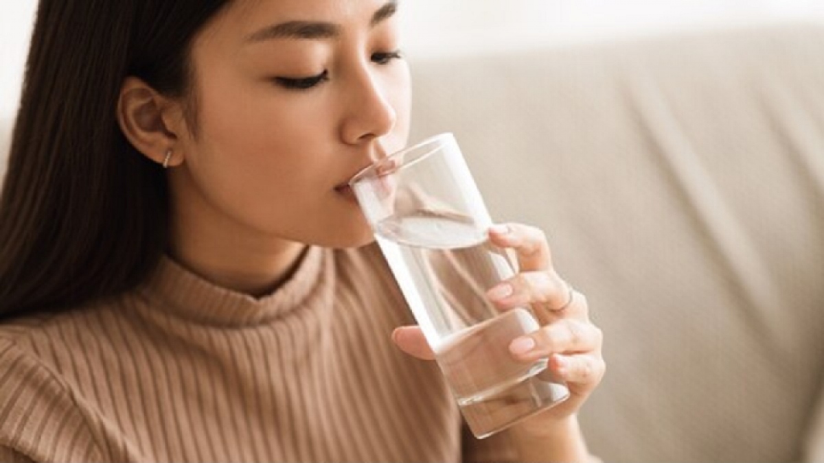 Có những loại nước không nên uống vào mỗi buổi sáng khi thức dậy.