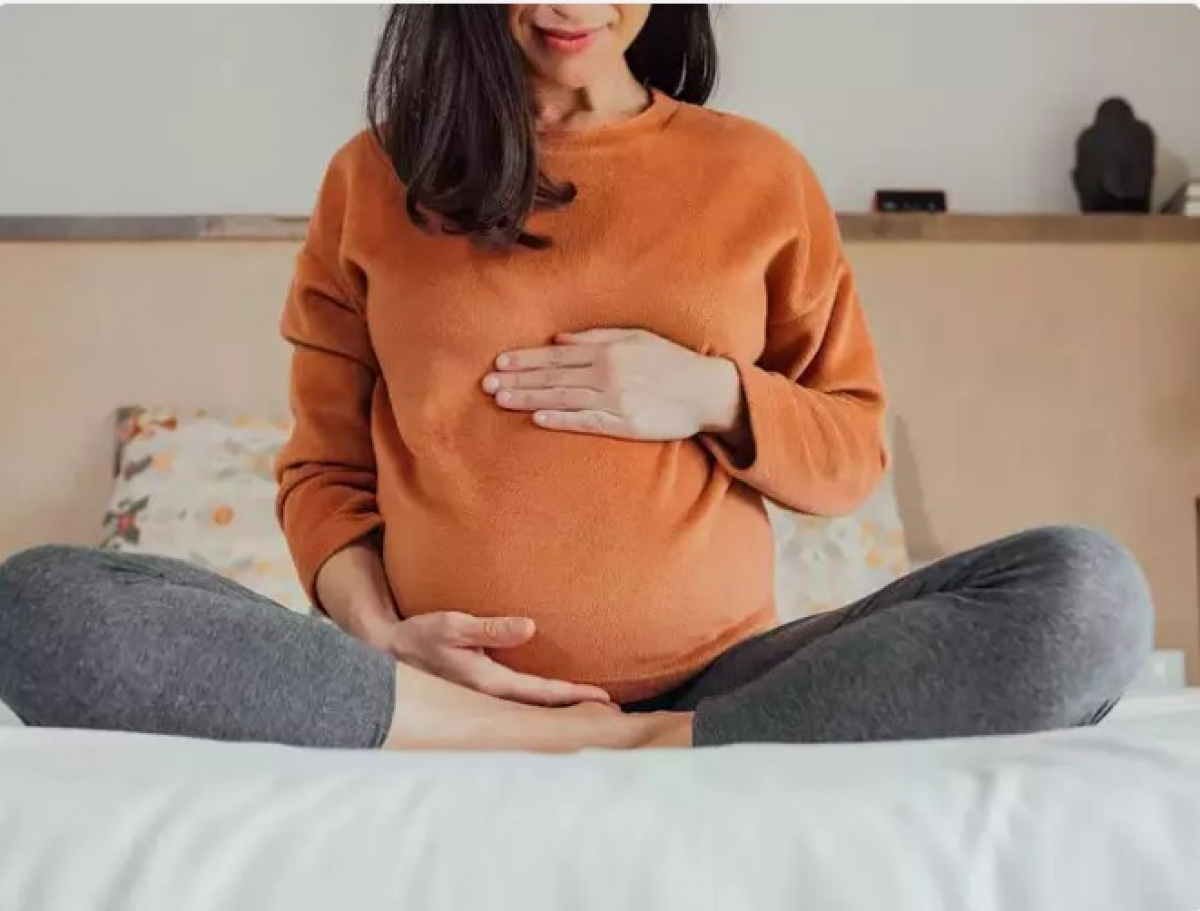 Tốt cho bà bầu: Sắt và canxi có trong đậu chùm bù đắp cho sự thiếu hụt các khoáng chất này ở phụ nữ mang thai. Ngoài ra, loại rau này rất giàu axit folic, bảo vệ thai nhi khỏi một số biến chứng. Chưa hết, Vitamin K có trong đậu chùm có lợi cho xương và giúp trẻ phát triển tốt hơn.