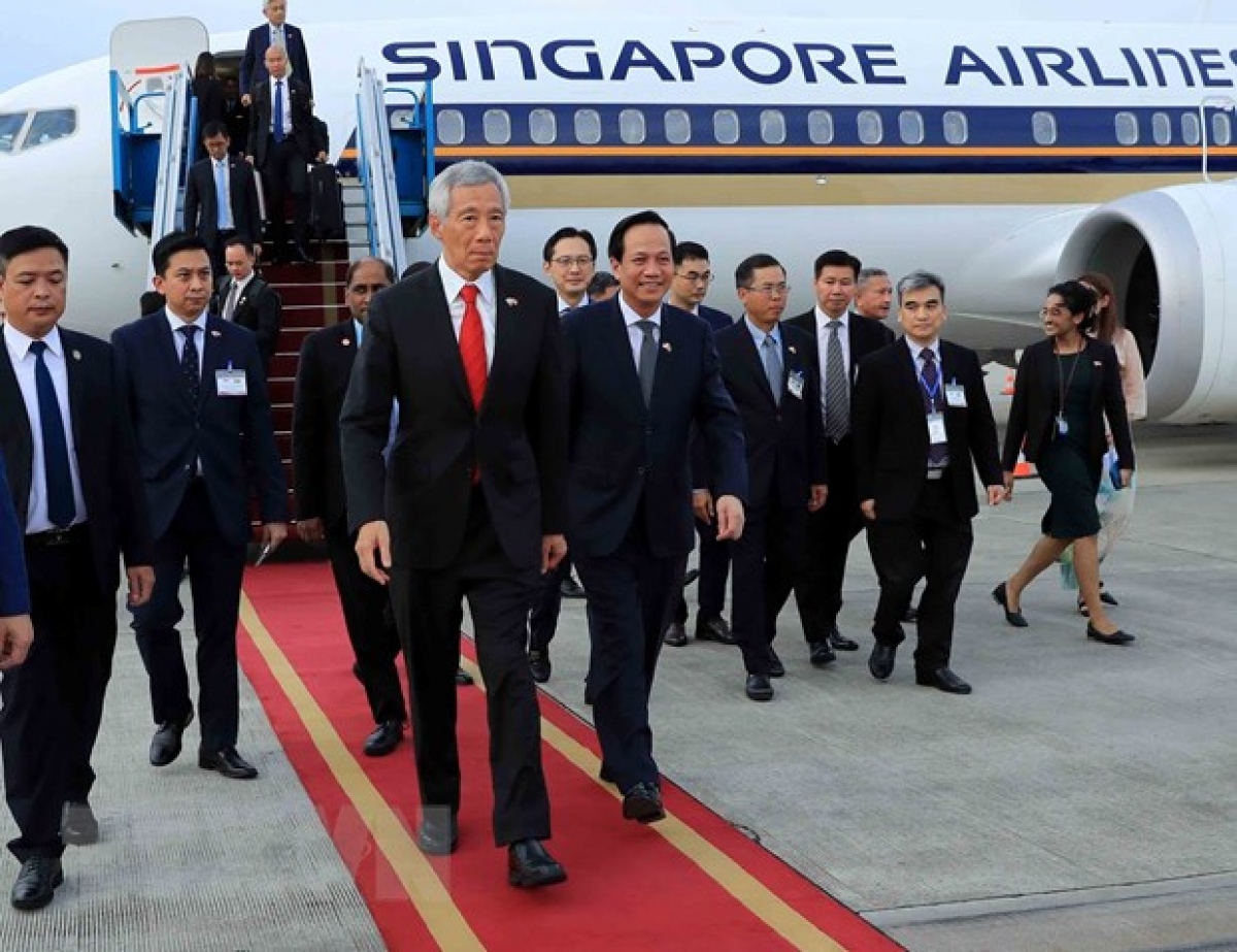 Thủ tướng Singapore Lý Hiển Long tại sân bay Nội Bài chiều 27/8. (Ảnh: TTXVN)
