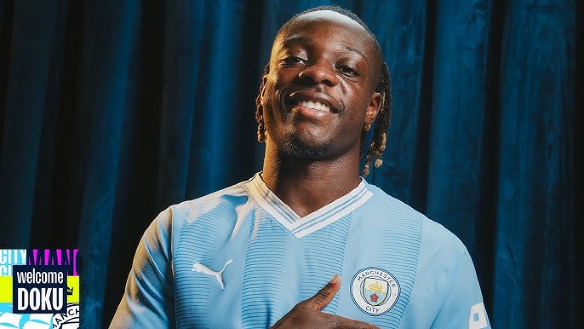 HLV Pep Guardiola là người có ảnh hưởng lớn đến lựa chọn gia nhập Man City của Doku (Ảnh: Man City)