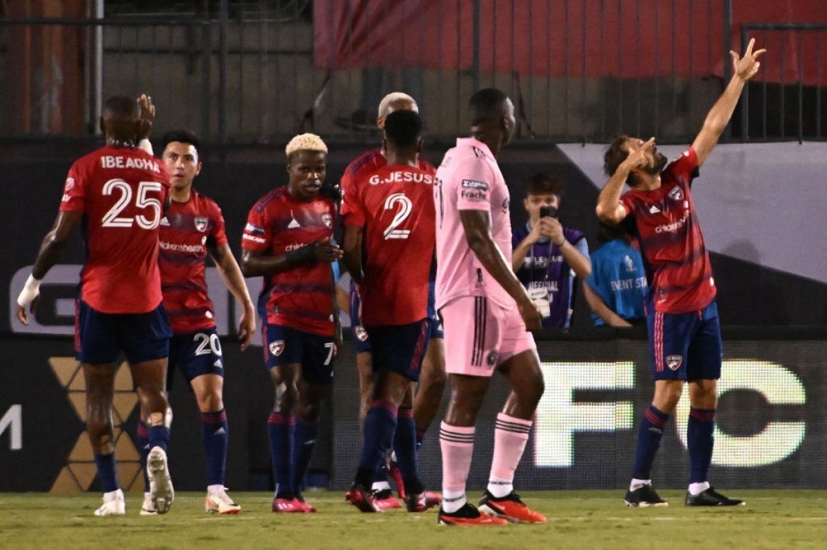 Nhưng khó khăn lại tiếp tục đến với Messi và các đồng đội khi Dallas có bàn thắng nâng tỷ số lên 4-2.