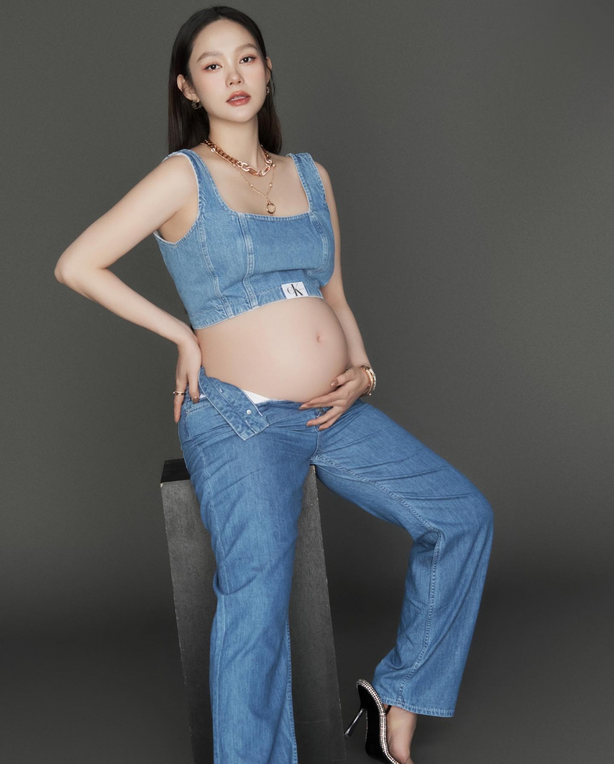 Minh Hằng cho biết, cô đang rất háo hức, mong chờ để được gặp thành viên mới của gia đình.