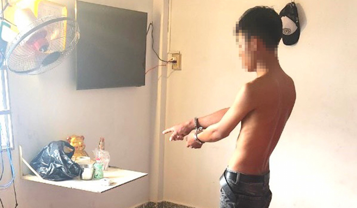 Hồ Vũ Luân bị bắt giữ khi tàng trữ ma túy. (Ảnh: CA)