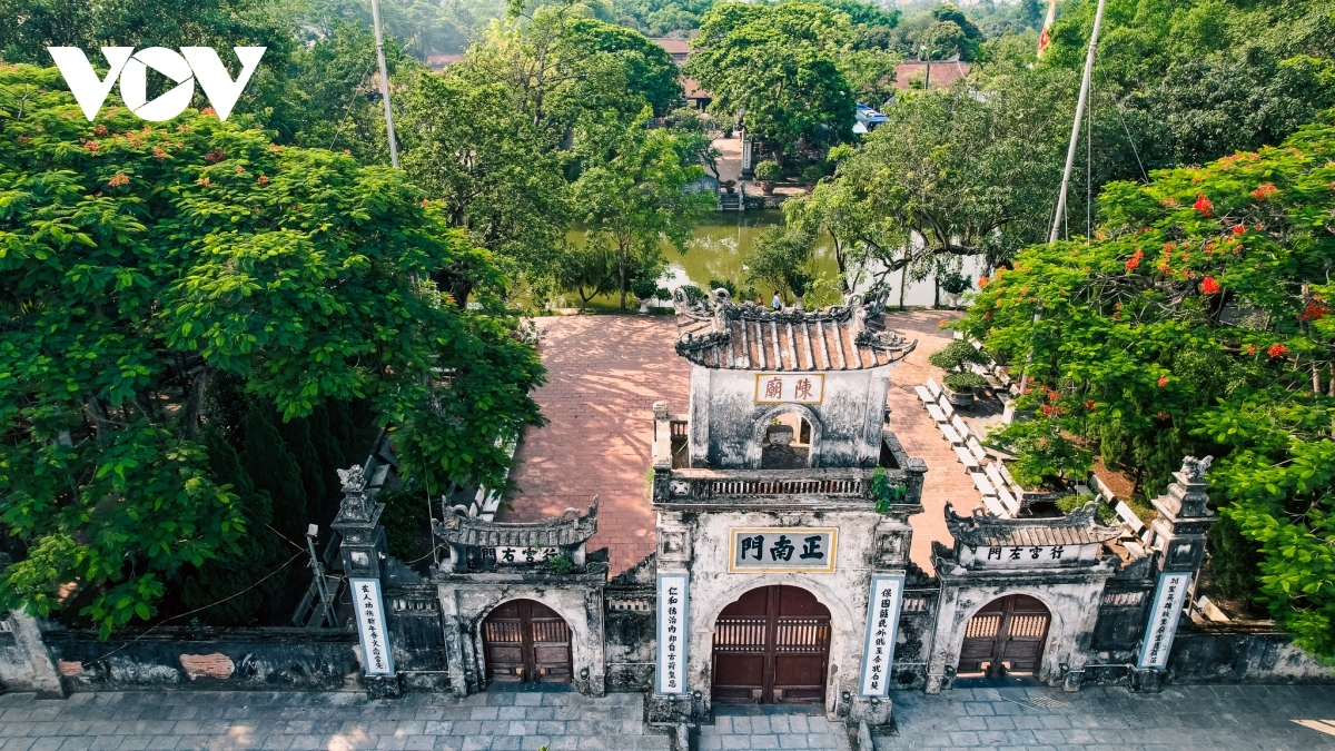 Nestled roughly 100 km to the south of Hanoi, Nam Dinh is easily accessible by train, car, and motorbike. The province is home to nearly 4,000 historical and cultural relics, including Tran Temple.
