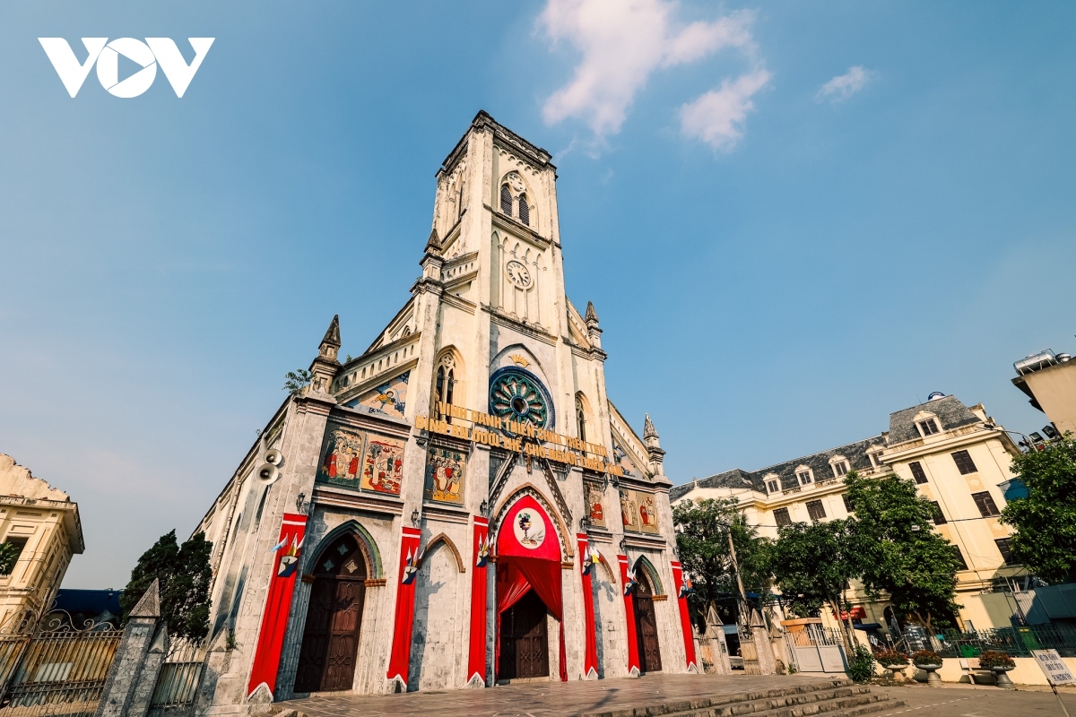 Grand Cathedral features plenty of French architecture.