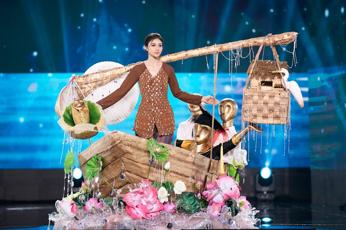 In the final round held in Ho Chi Minh City, various beauties compete in sub-contests, including the Best in Swimsuit contest, the Vietnam Fashion Festival, and the national costume competition.