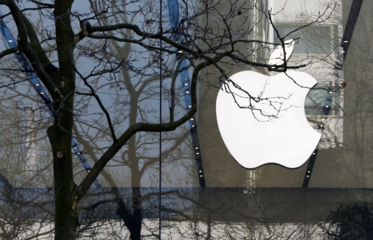 Apple bị phạt vì không xóa nội dung 'không chính xác' về cuộc xung đột Ukraine. Ảnh: Reuters