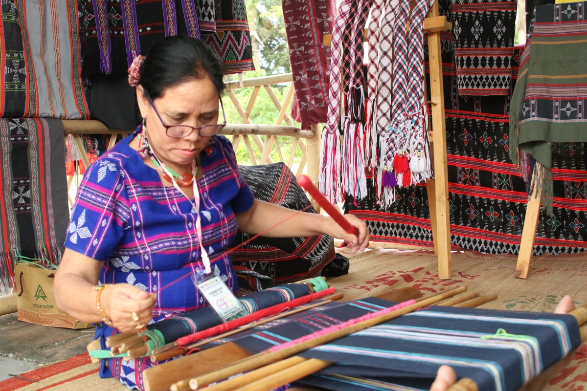 Nghề dệt Zèng (thổ cẩm) của người Tà Ôi, huyện A Lưới, tỉnh Thừa Thiên Huế