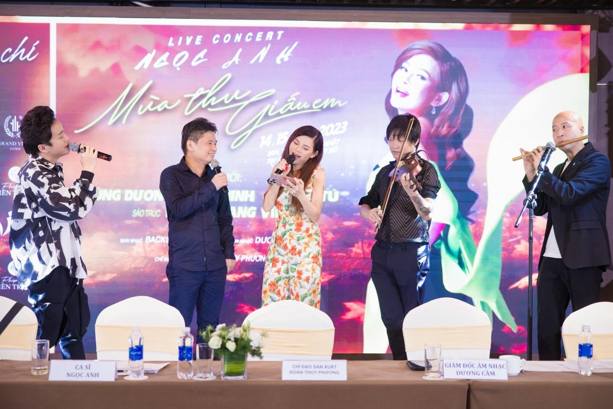 Ngọc Anh - Tùng Dương - Tấn Minh thể hiện ngẫu hứng ca khúc "Mùa thu cho em".