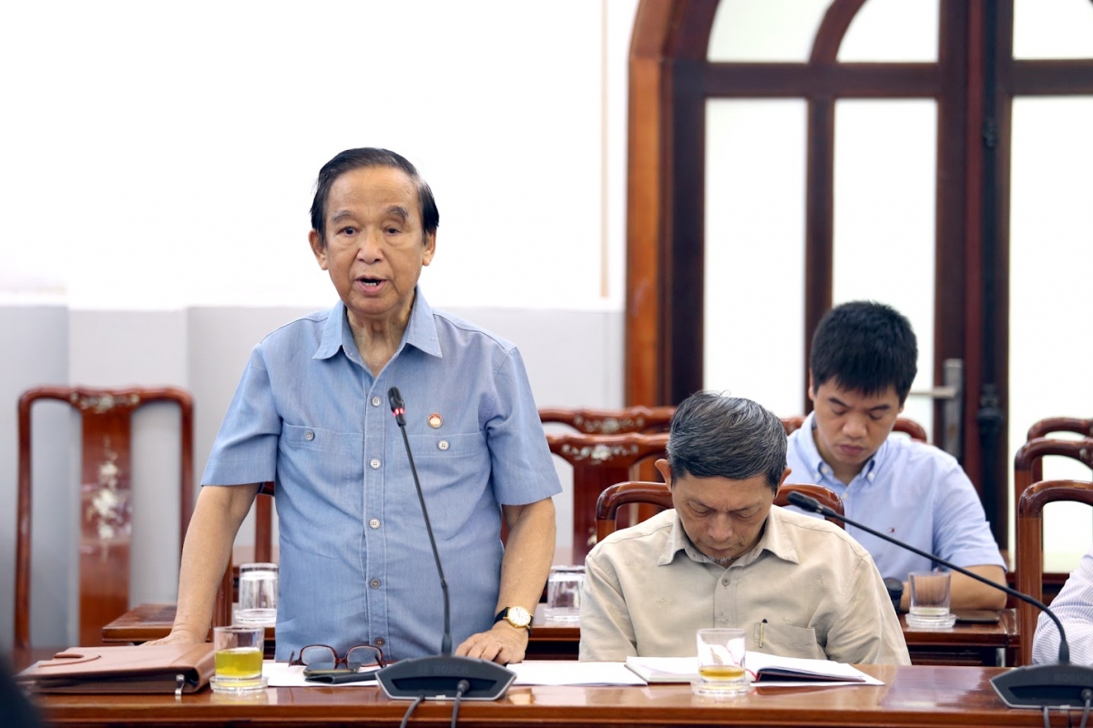 GS Nguyễn Lân Dũng