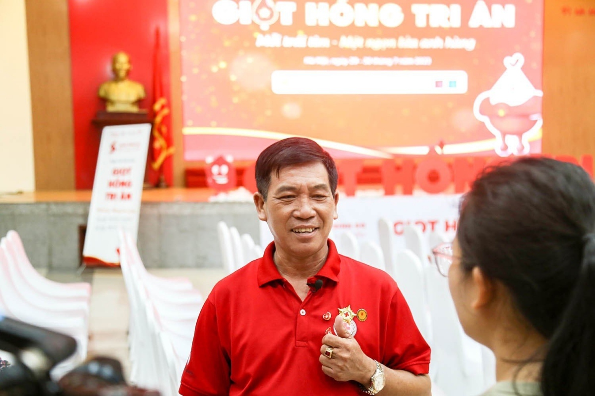 Ông ông Trần Minh Mến, 52 tuổi, nhóm B, đã thực hiện 102 lần hiến máu